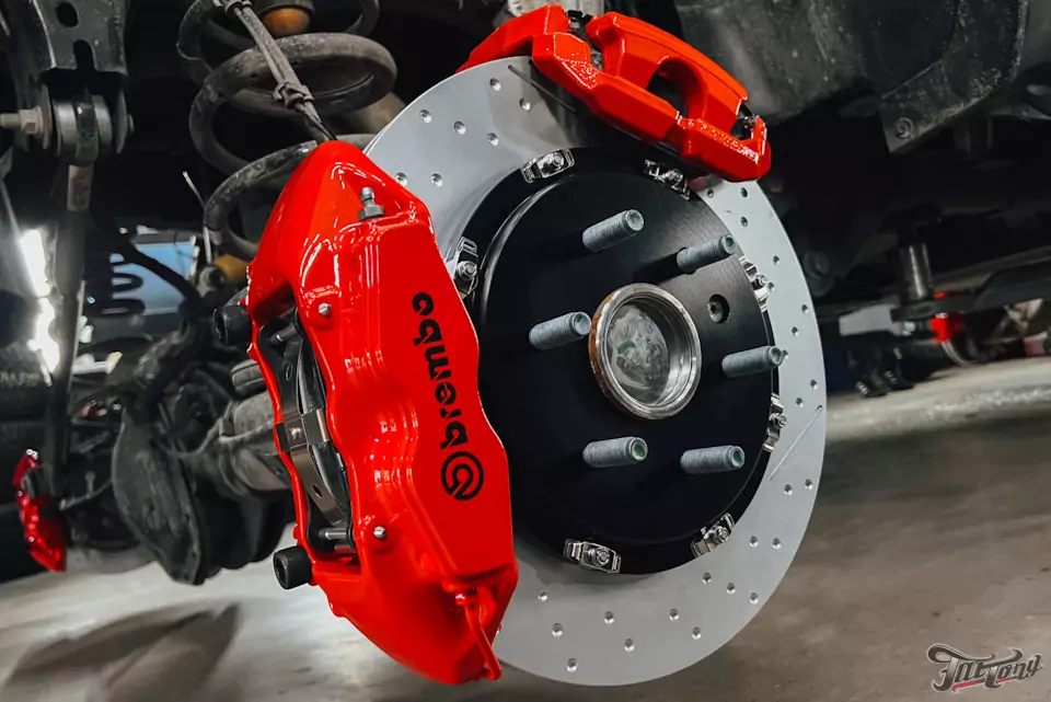 Установка тормозной системы Brembo на RAM TRX